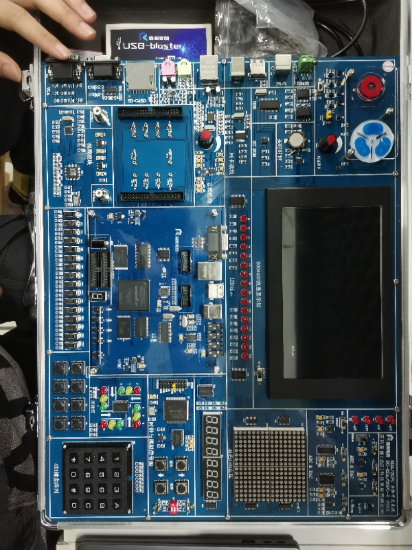 4人抢答器设计VHDL代码Quartus